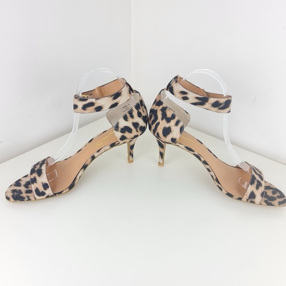 Report Signature Ankle Strap Pumps Shoes Heels Women Sandals Size 9 Leopard - Picture 3 of 7